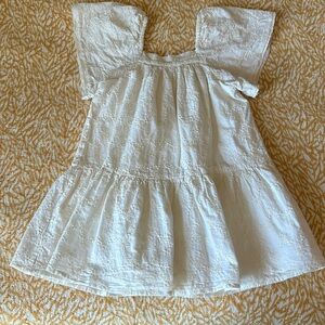 Zara, Adorable dress color of white. Excellent condition (washed once)